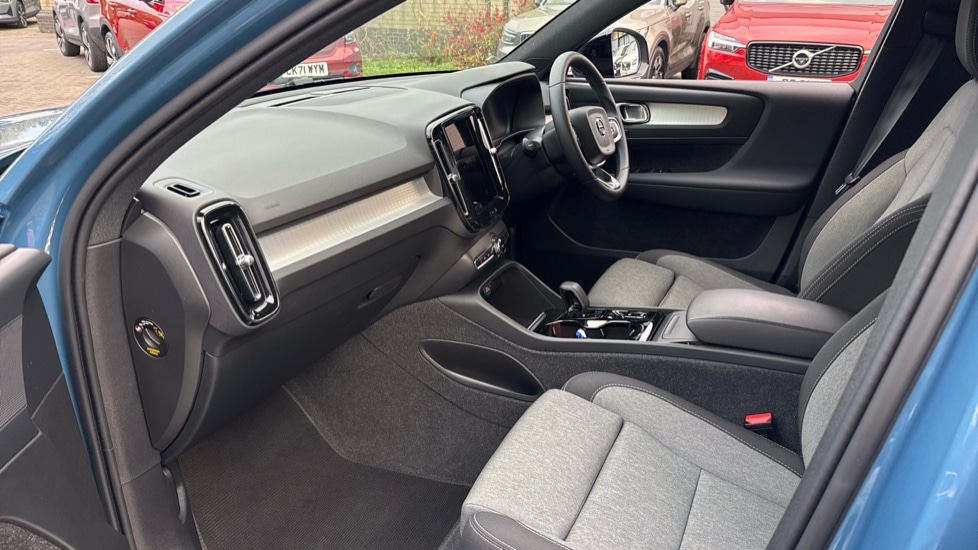 Used Volvo XC40 2023 for sale - 76874359: Photo 27