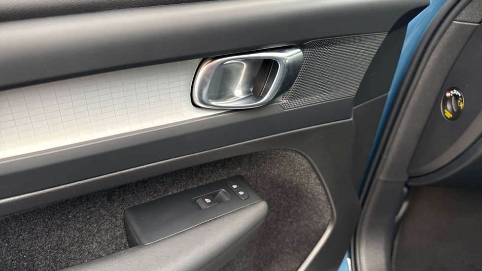 Used Volvo XC40 2023 for sale - 76874359: Photo 28