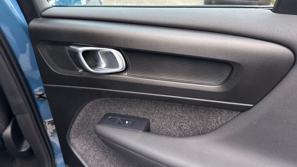 Used Volvo XC40 2023 for sale - 76874359: Photo 32