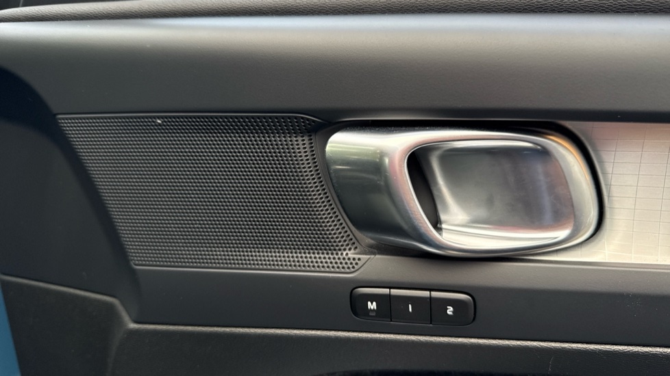 Used Volvo XC40 2023 for sale - 76874359: Photo 34