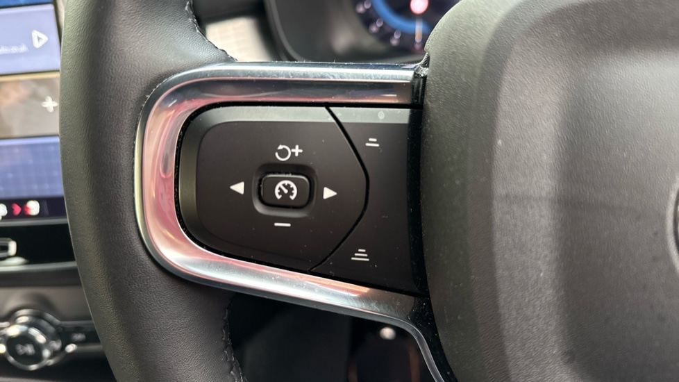 Used Volvo XC40 2023 for sale - 76874359: Photo 38