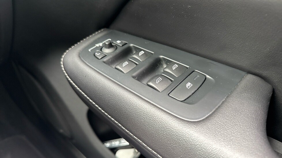 Used Volvo V60 2019 for sale - 76015040: Photo 33