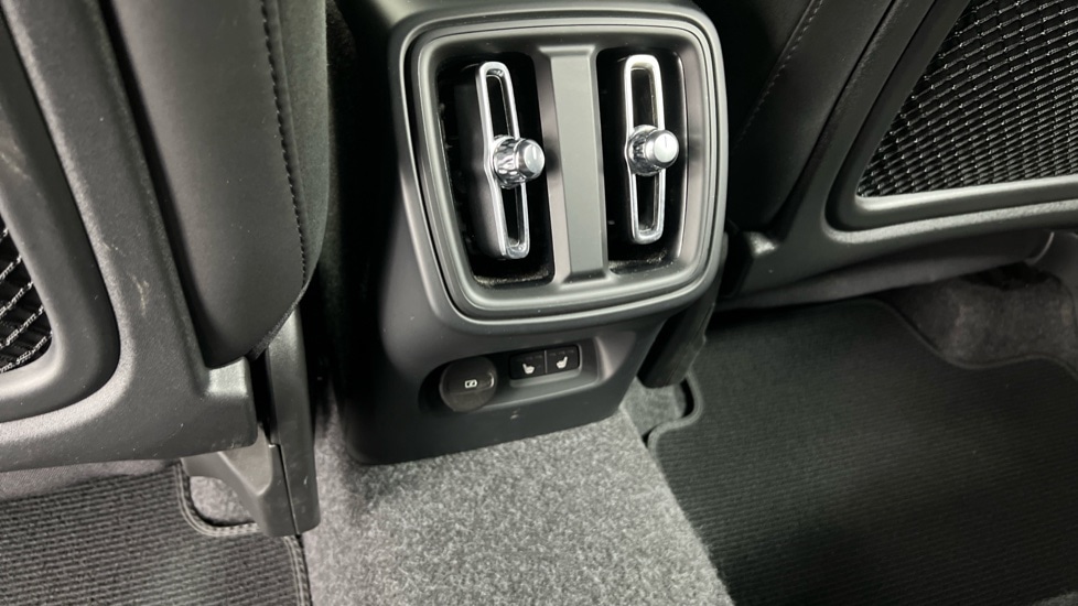 Used Volvo XC40 2024 for sale - 76130604: Photo 33