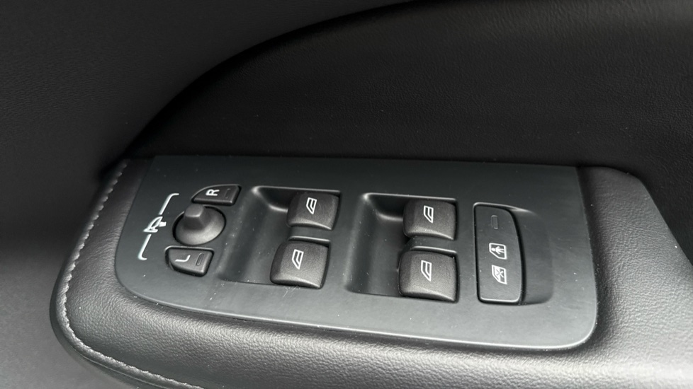 Used Volvo V60 2025 for sale - 77531982: Photo 41
