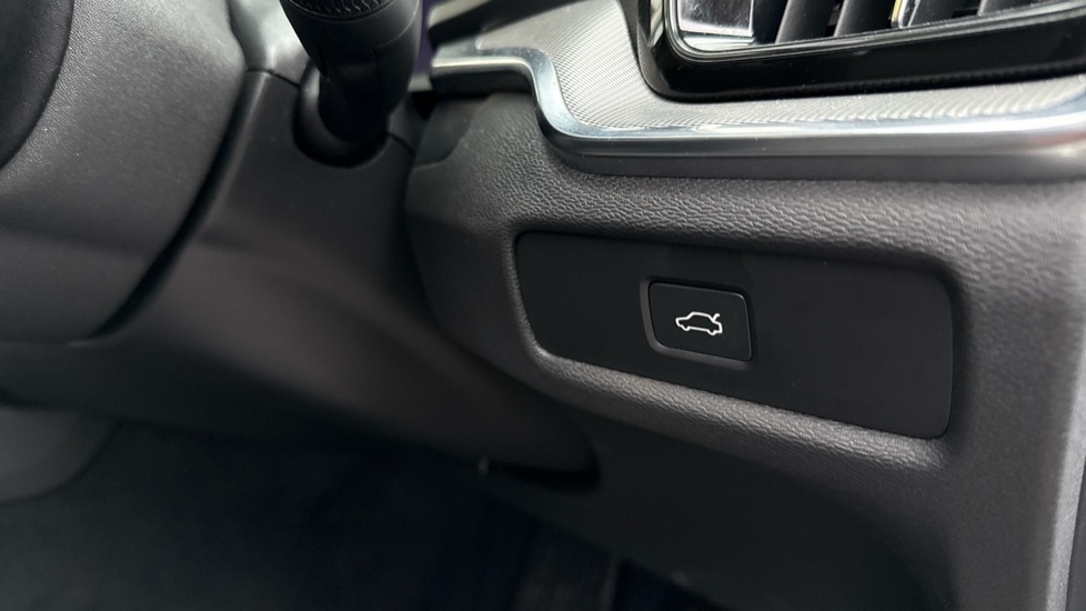 Used Volvo V60 2025 for sale - 77531982: Photo 43