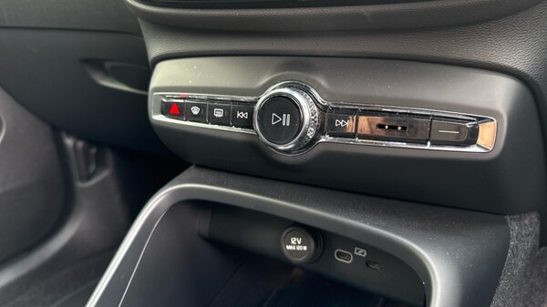 Used Volvo XC40 2024 for sale - 75796841: Photo 33