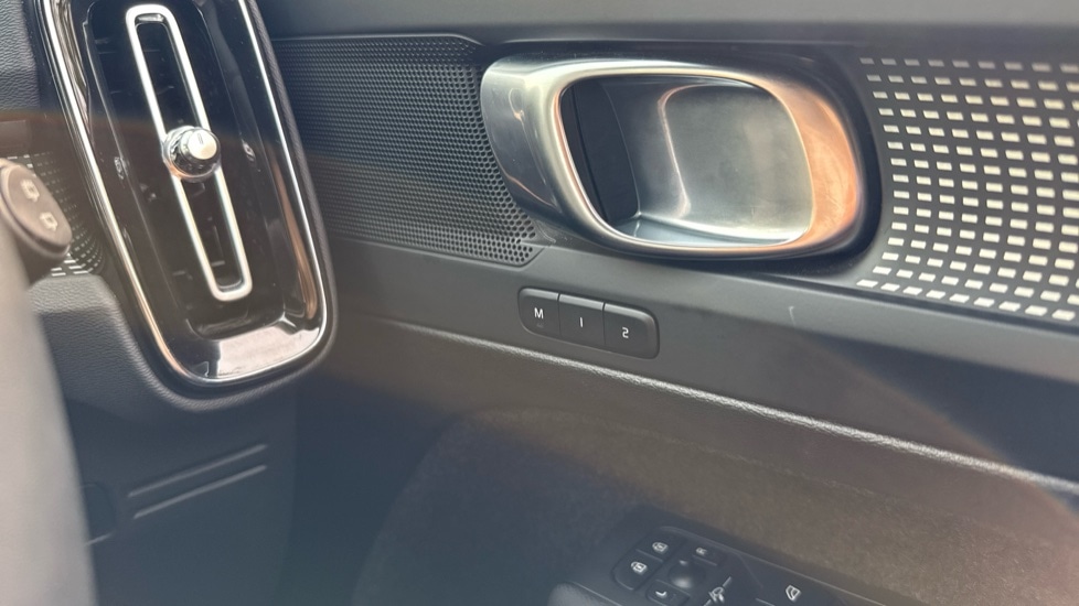 Used Volvo XC40 2024 for sale - 76587079: Photo 33