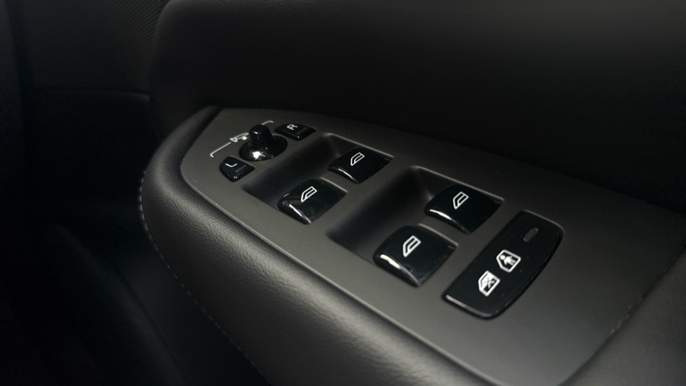 Used Volvo XC90 2023 for sale - 77981169: Photo 40