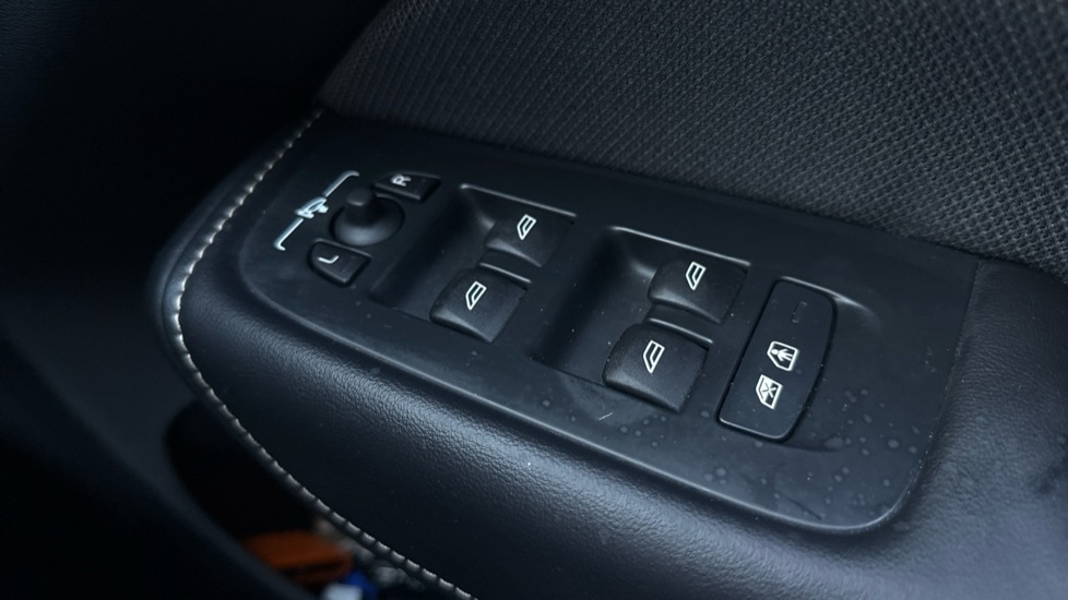 Used Volvo XC60 2025 for sale - 77565440: Photo 27