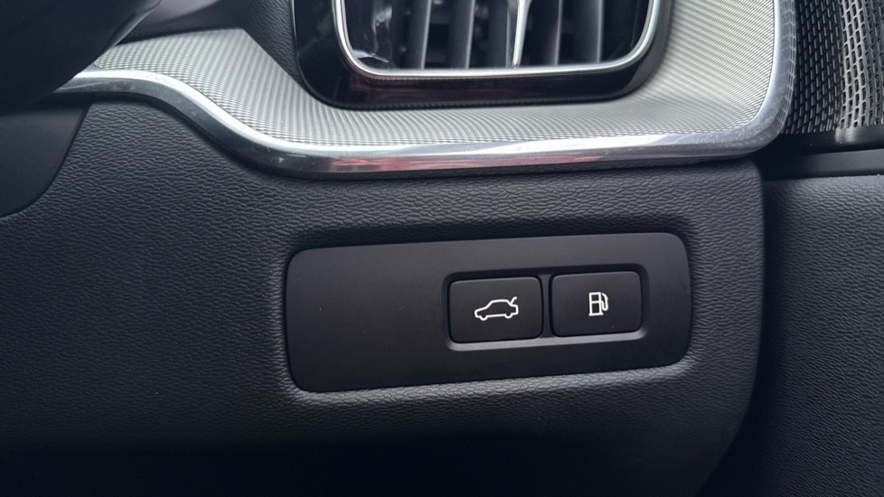 Used Volvo XC60 2023 for sale - 76515030: Photo 25