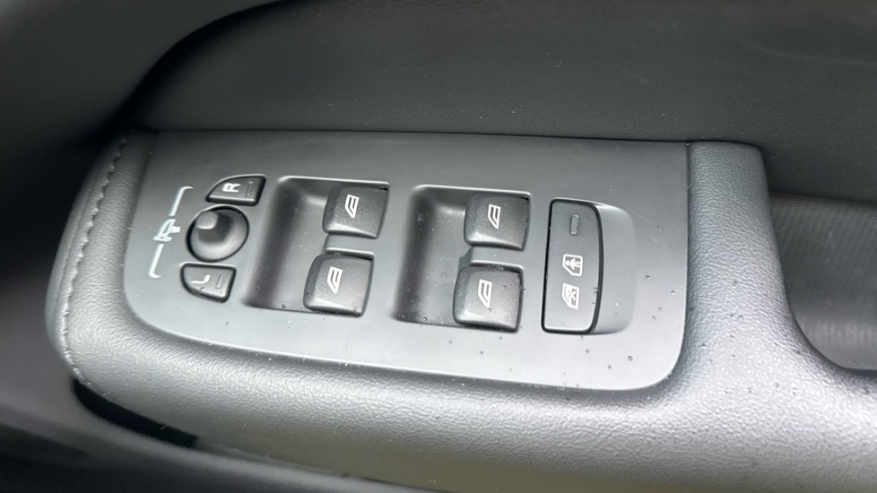 Used Volvo XC60 2023 for sale - 76515030: Photo 26