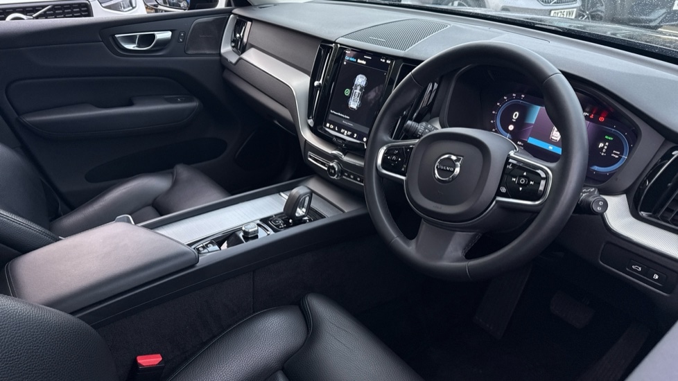 Used Volvo XC60 2023 for sale - 76515030: Photo 4