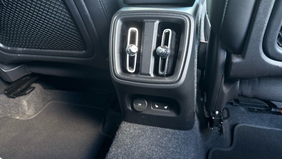 Used Volvo XC40 2024 for sale - 75921946: Photo 44