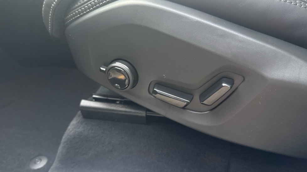 Used Volvo XC90 2025 for sale - 77067793: Photo 32