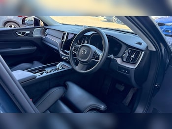 Used Volvo XC60 2023 for sale - 78049788: Photo