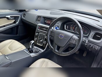 Used Volvo V60 2017 for sale - 78606856: Photo