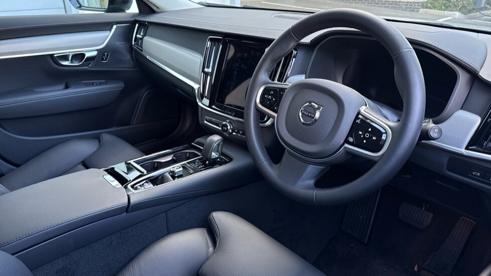Used Volvo V90 2025 for sale - 76015217: Photo 4