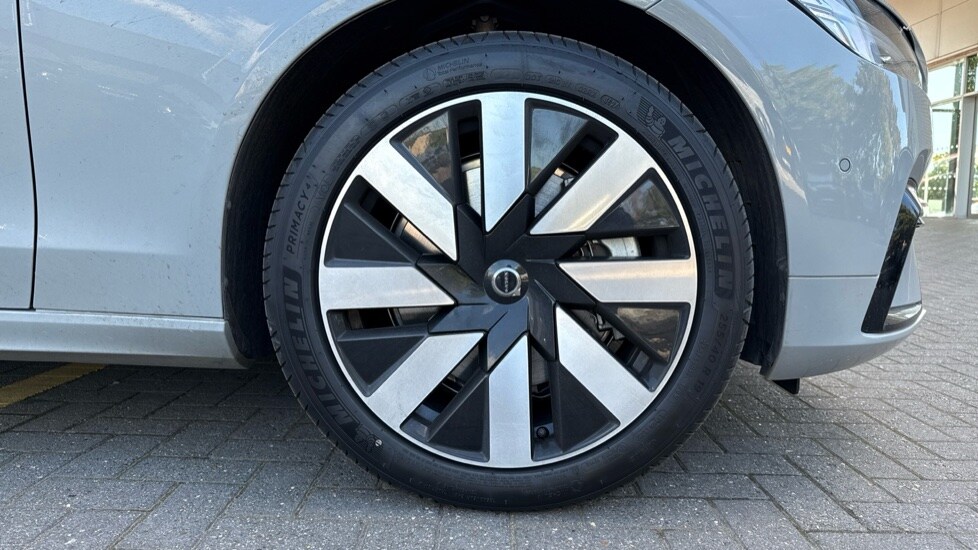 Used Volvo V90 2025 for sale - 76015217: Photo 9