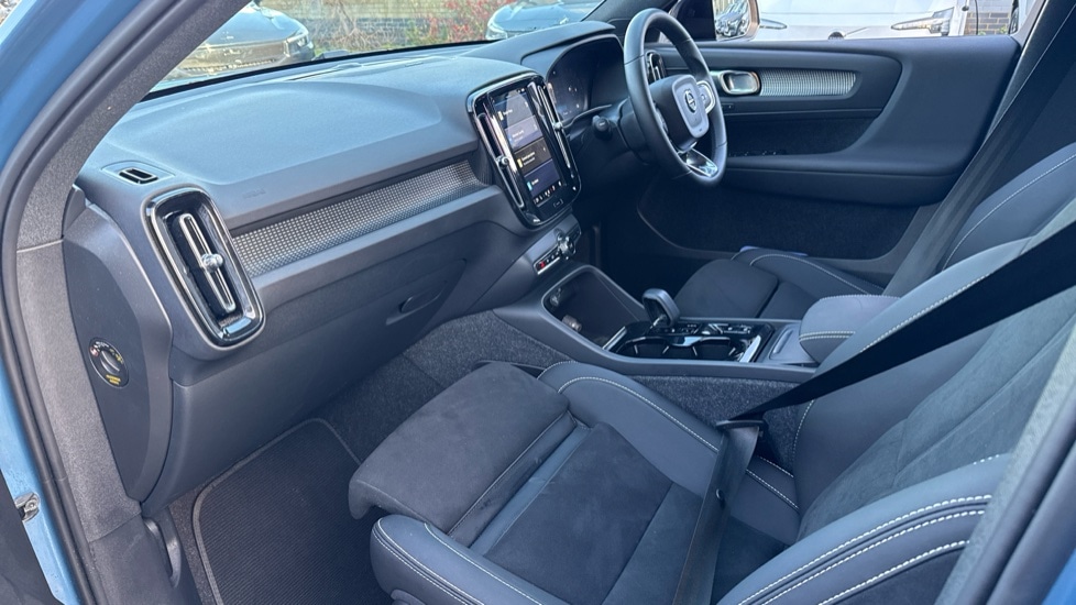 Used Volvo XC40 2024 for sale - 77063382: Photo 28