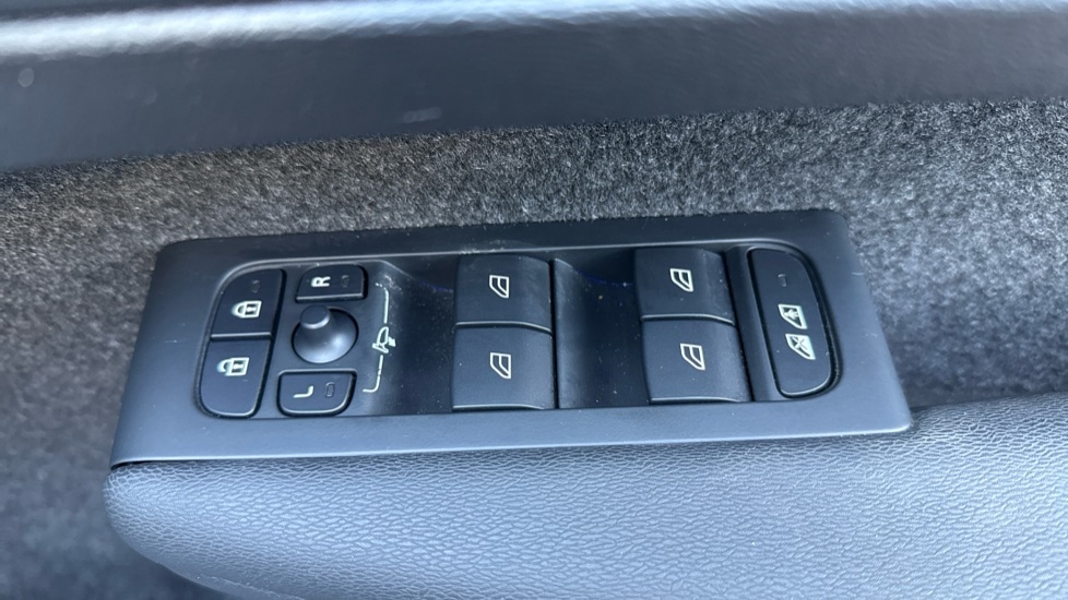 Used Volvo XC40 2024 for sale - 77063382: Photo 32