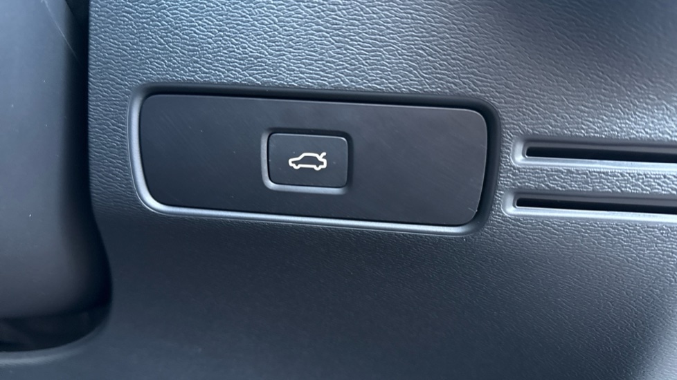 Used Volvo XC40 2024 for sale - 77063382: Photo 34