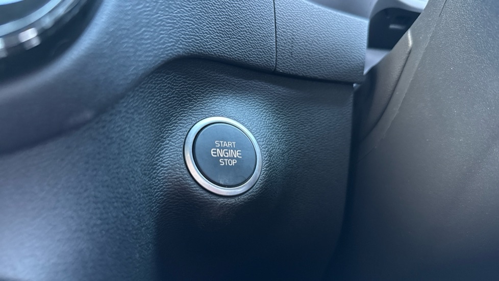 Used Volvo XC40 2024 for sale - 77063382: Photo 35