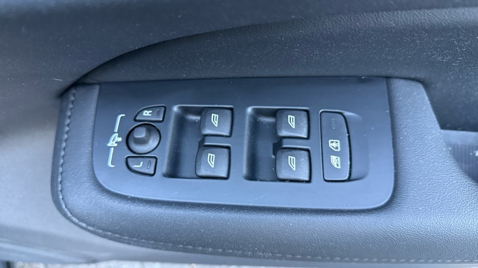 Used Volvo V60 2025 for sale - 77239470: Photo 35