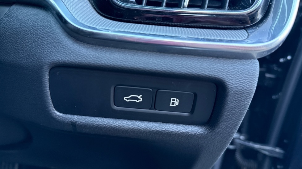 Used Volvo V60 2025 for sale - 77239470: Photo 37