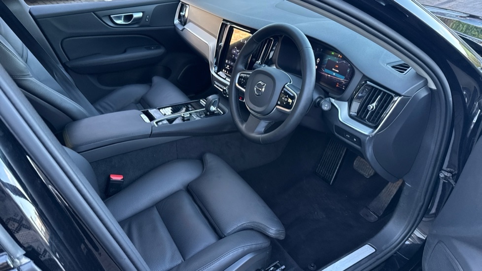 Used Volvo V60 2025 for sale - 77239470: Photo 4