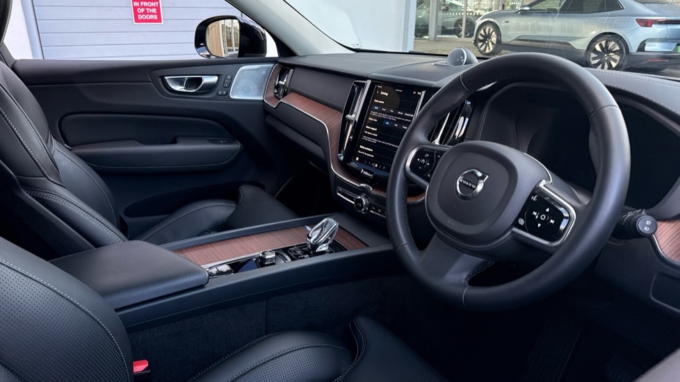 Used Volvo XC60 2024 for sale - 76901316: Photo 4