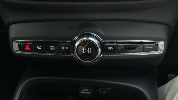 Used Volvo XC40 2025 for sale - 75815434: Photo 29