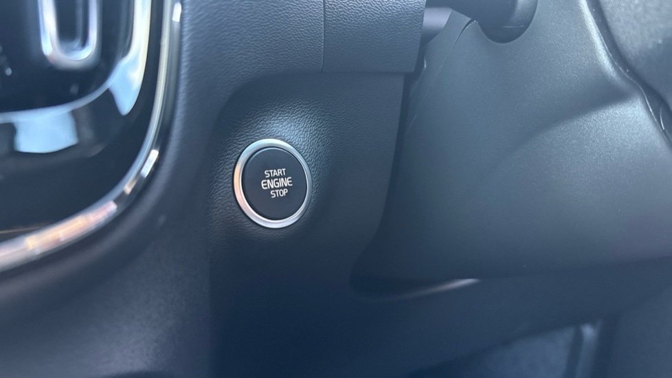 Used Volvo XC40 2025 for sale - 77316068: Photo 46