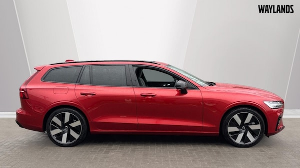Used Volvo V60 2024 for sale - 75472782: Photo 3