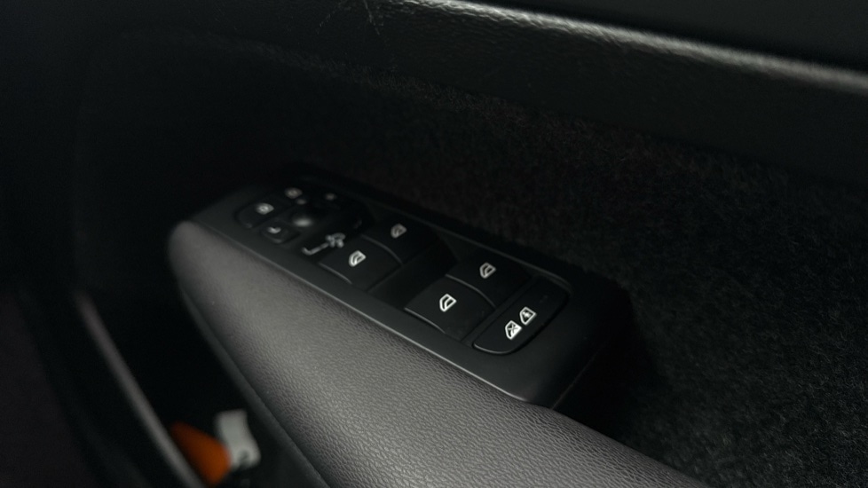 Used Volvo XC40 2025 for sale - 77638179: Photo 34