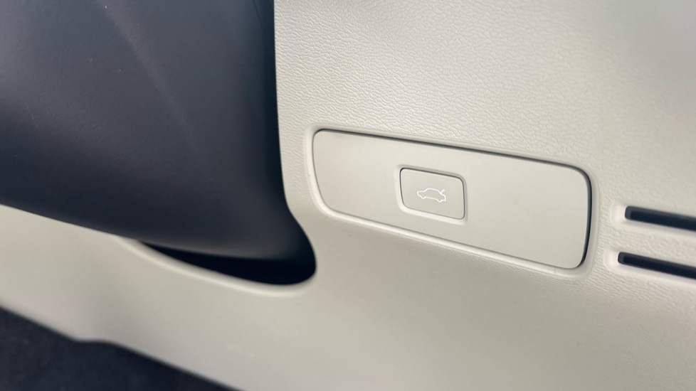 Used Volvo XC40 2025 for sale - 77982973: Photo 30