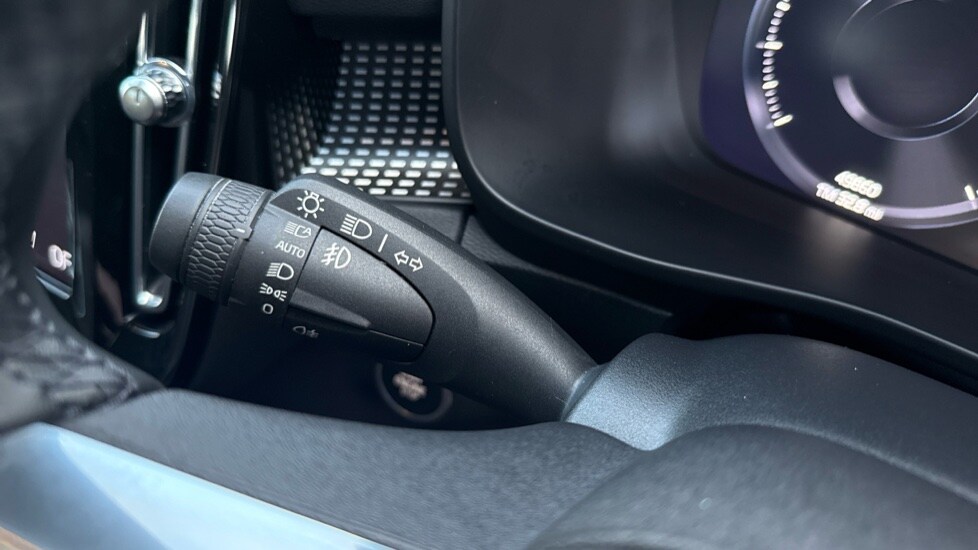 Used Volvo XC40 2021 for sale - 77685627: Photo 32