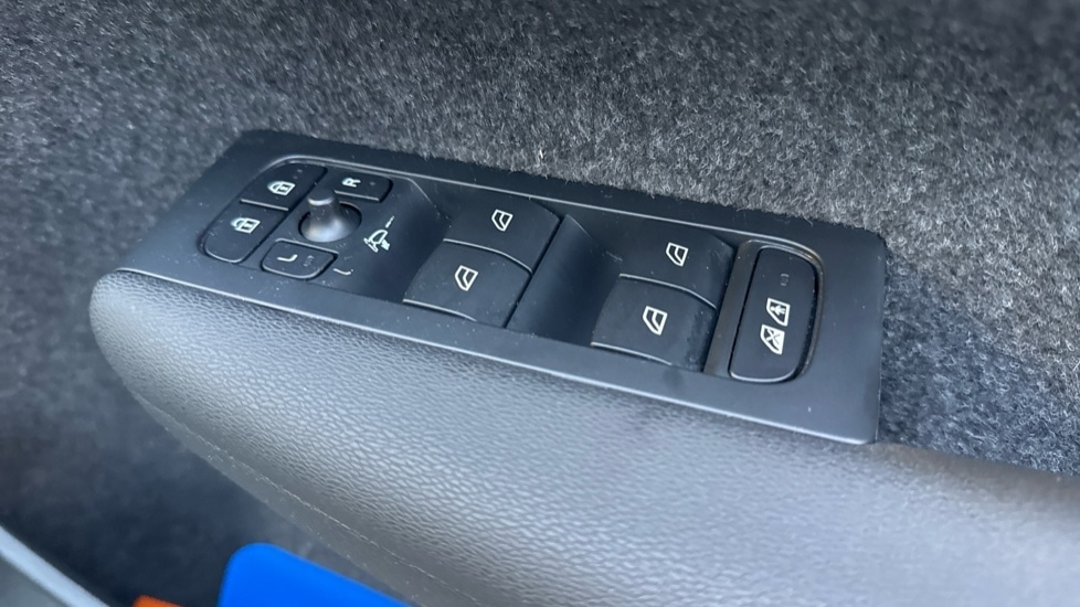 Used Volvo XC40 2023 for sale - 76696390: Photo 31