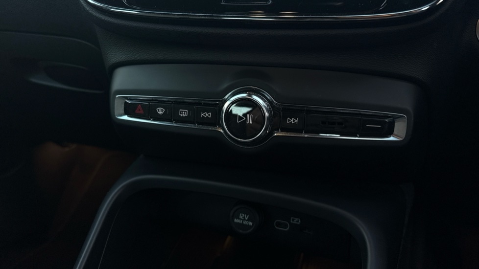 Used Volvo XC40 2023 for sale - 76696390: Photo 35