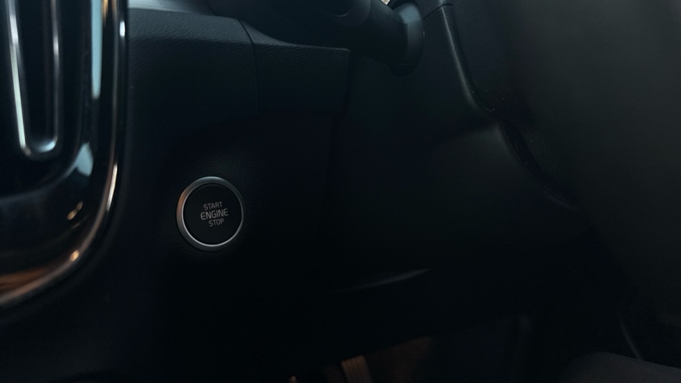 Used Volvo XC40 2023 for sale - 76696390: Photo 40