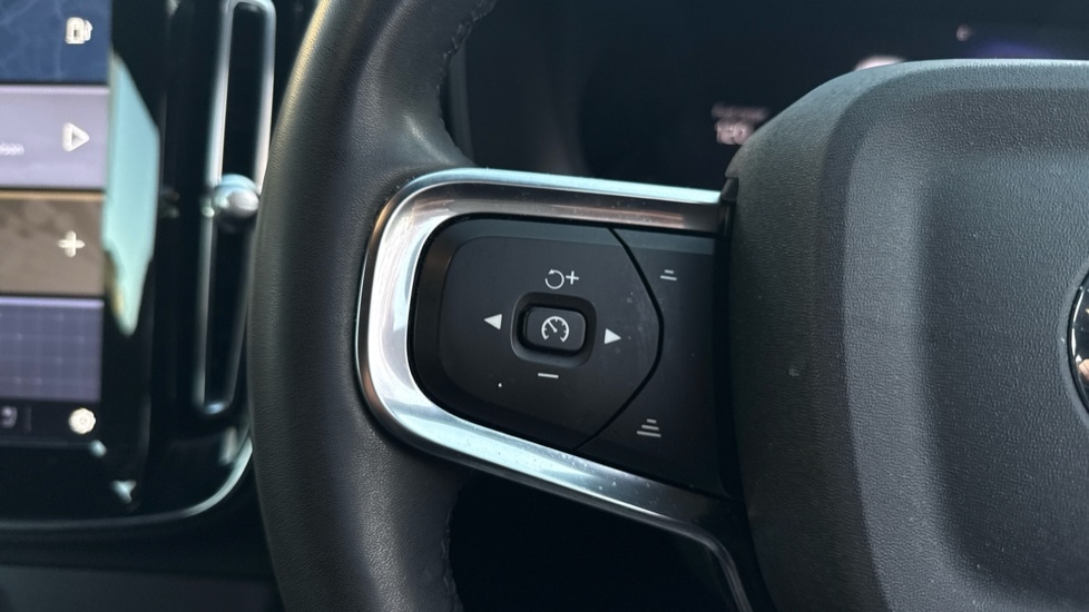 Used Volvo XC40 2023 for sale - 76696390: Photo 41