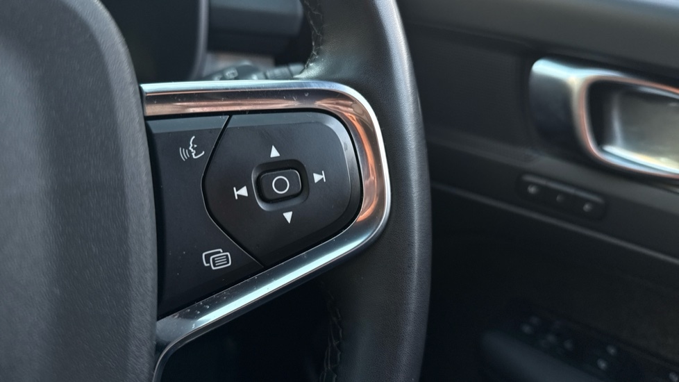 Used Volvo XC40 2023 for sale - 76696390: Photo 42