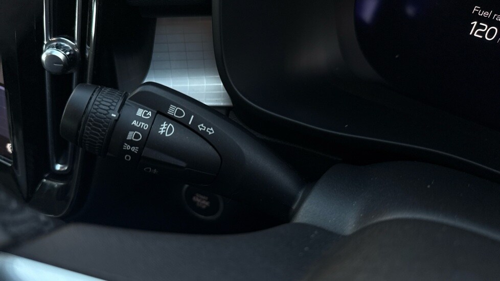 Used Volvo XC40 2023 for sale - 76696390: Photo 44