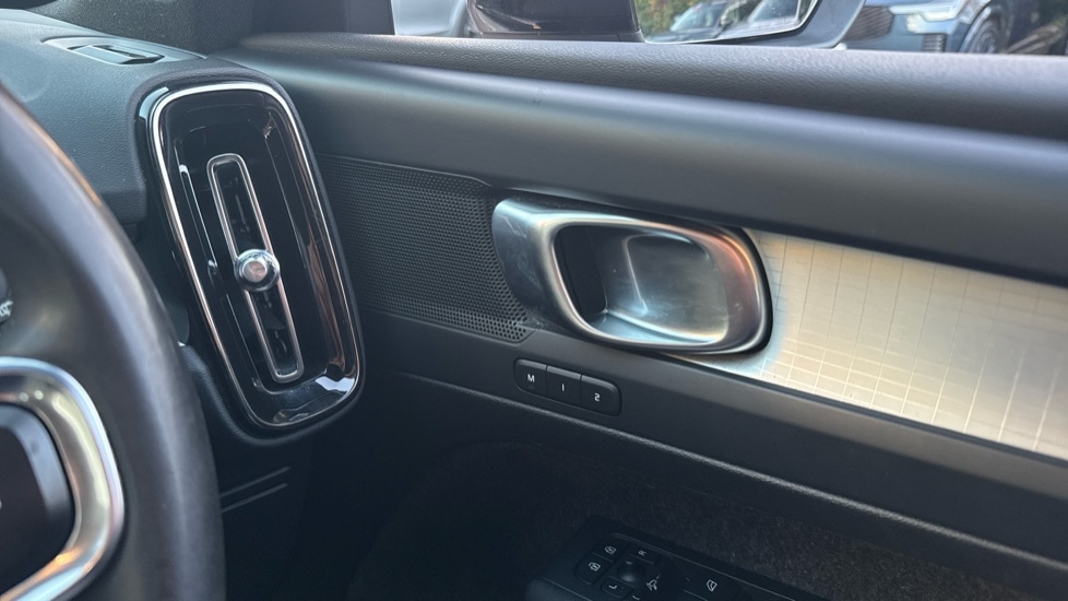 Used Volvo XC40 2023 for sale - 76696390: Photo 46