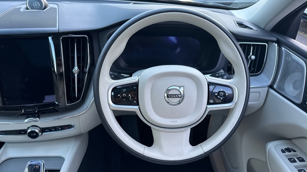 Used Volvo XC60 2025 for sale - 76942929: Photo 10