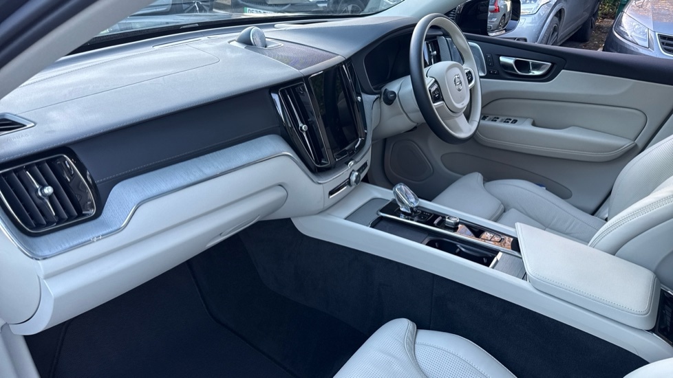 Used Volvo XC60 2025 for sale - 76942929: Photo 31