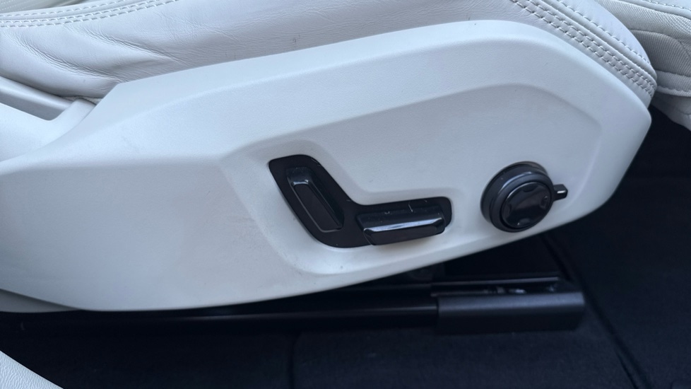 Used Volvo XC60 2025 for sale - 76942929: Photo 42