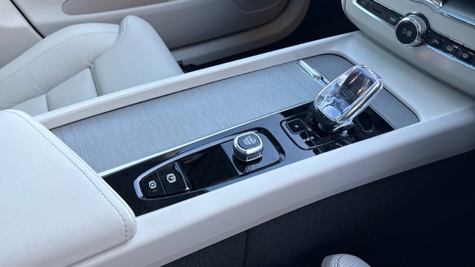 Used Volvo XC60 2025 for sale - 76942929: Photo 43