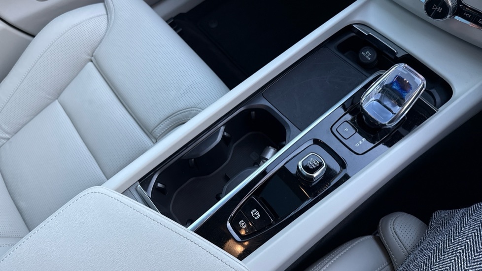 Used Volvo XC60 2025 for sale - 76942929: Photo 51