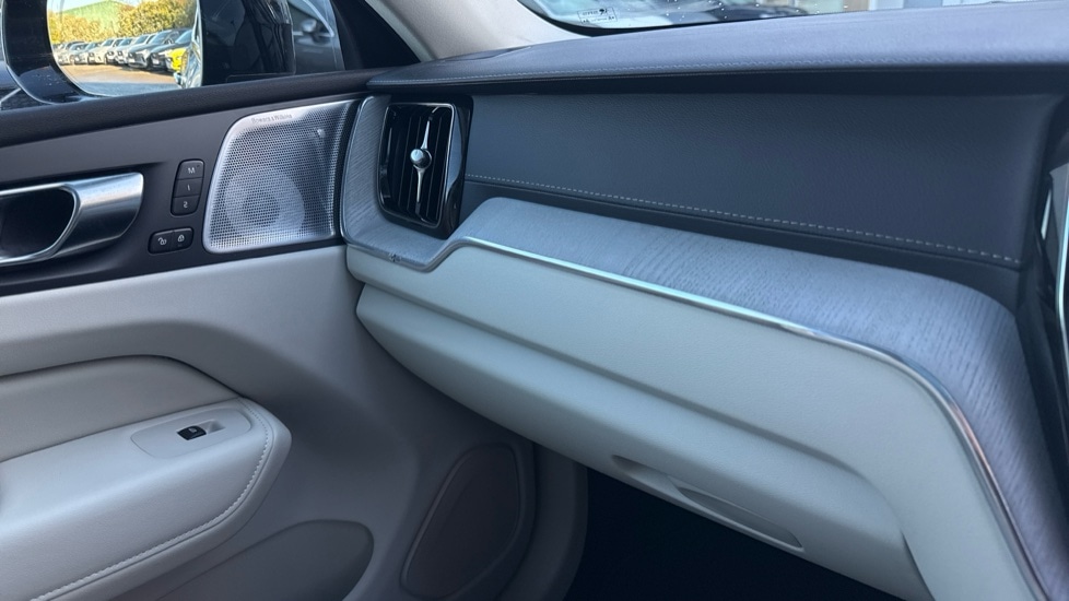 Used Volvo XC60 2025 for sale - 76942929: Photo 53
