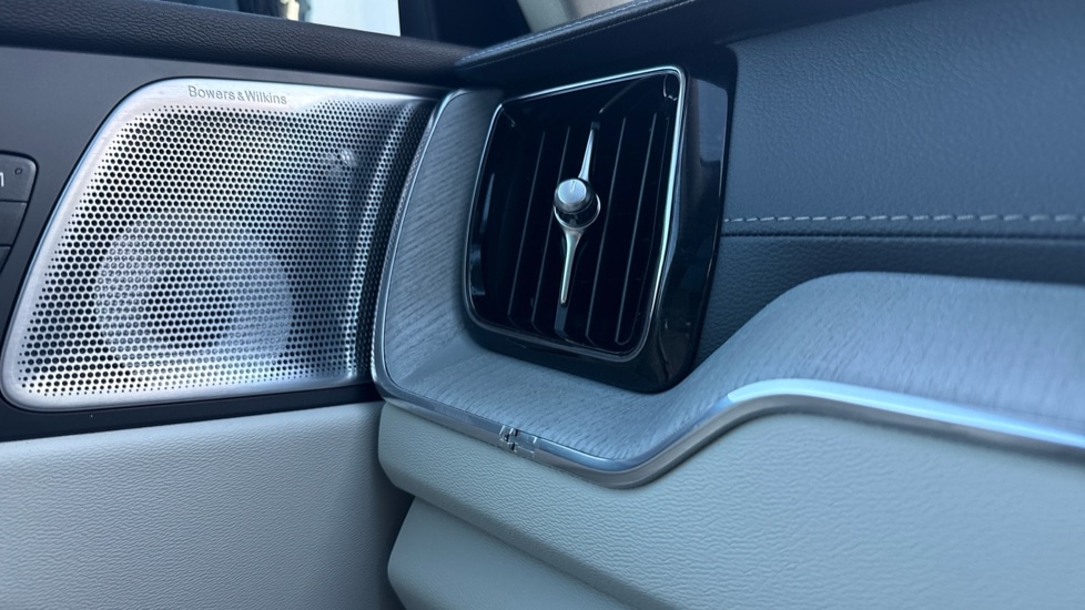 Used Volvo XC60 2025 for sale - 76942929: Photo 54